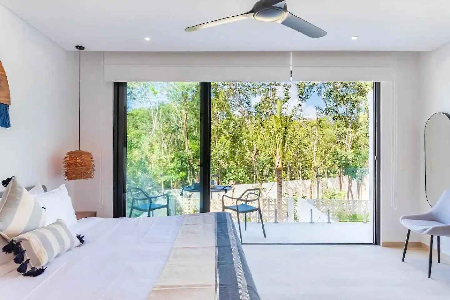 Central Park Lagunas - Luxury Modern Condo With Kitchen 툴룸